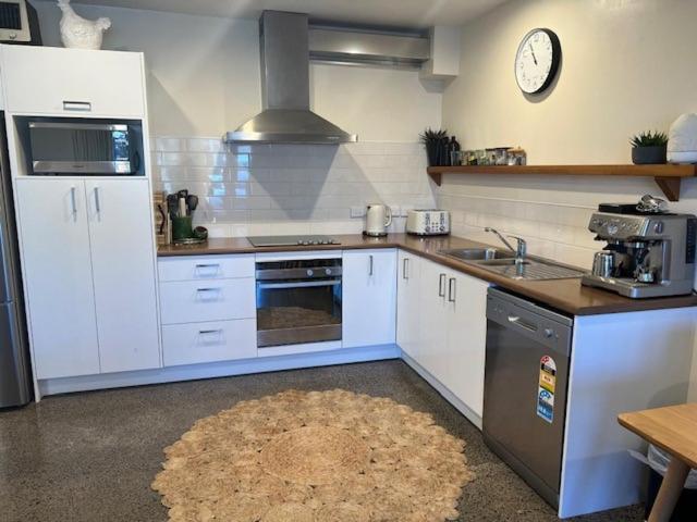 Longitude Apartments Раглан Екстер'єр фото